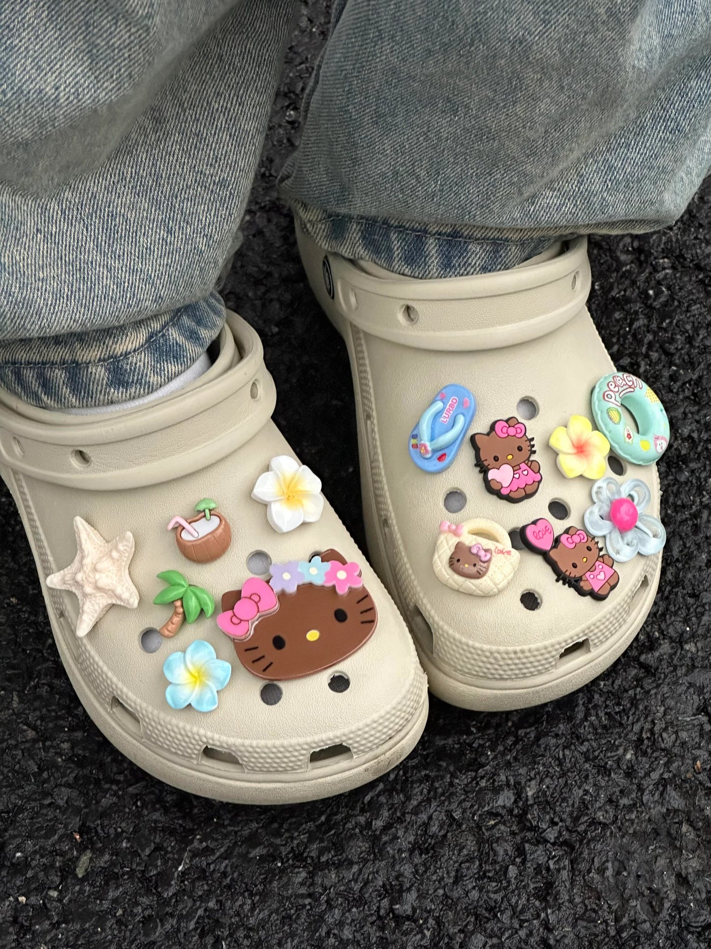 Tan Hellokitty Charms Cute Pack Pins Shoe Decoration Croc Accessories for Croc Bags Clogs Slides