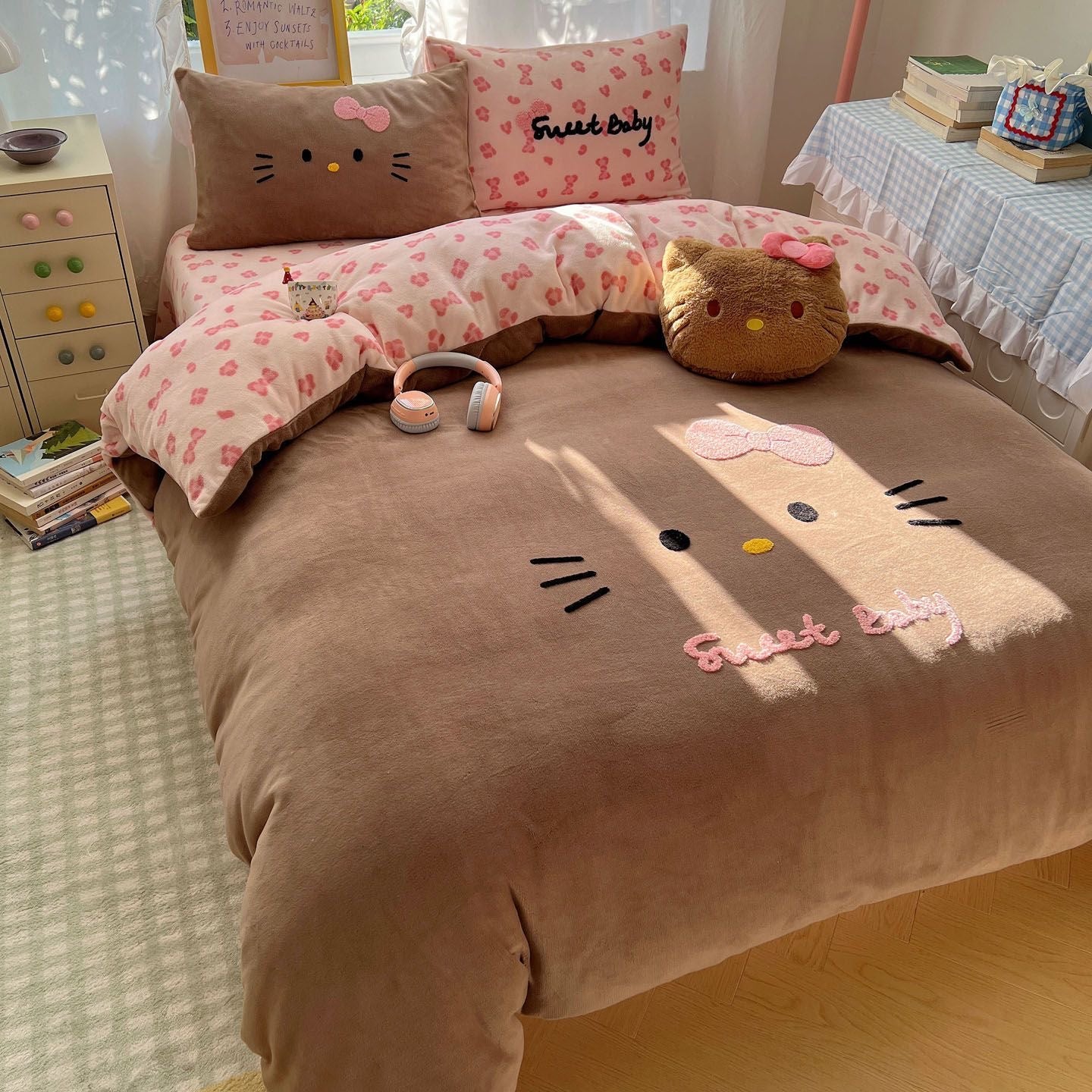 Hello Kitty Cozy Brown 4-Piece Bedding Set