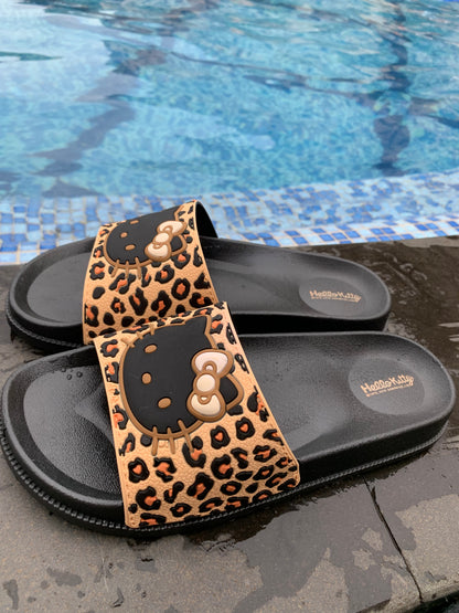 Hello Kitty – Hausschuhe mit Leopardenmuster