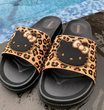 Hello Kitty – Hausschuhe mit Leopardenmuster