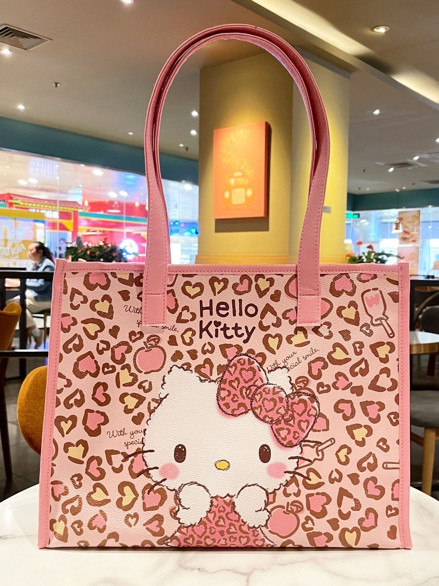HelloKitty – Tasche mit Leopardenmuster in Rosa 