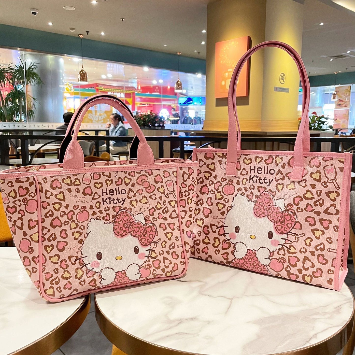 HelloKitty – Tasche mit Leopardenmuster in Rosa 