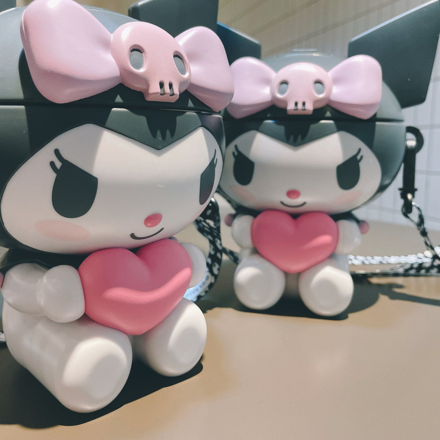 Trinkbecher mit Kuromi-Motiv