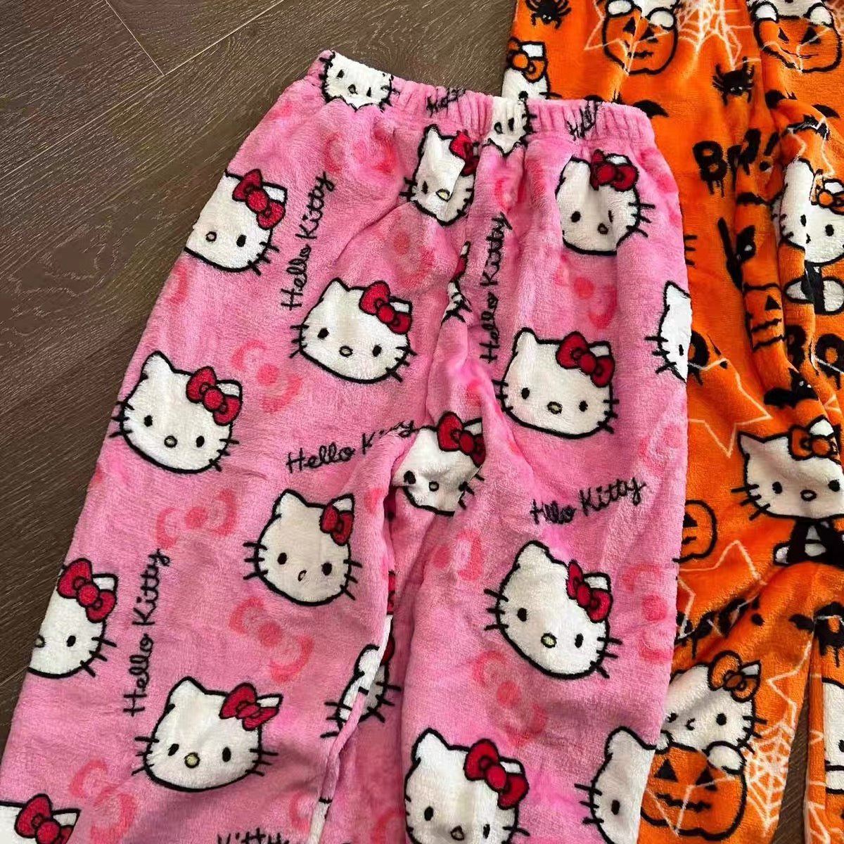 Passender Pyjama „Hello Kitty“ 