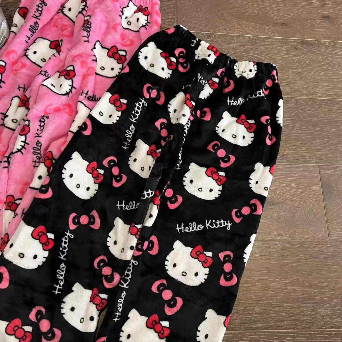 Passender Pyjama „Hello Kitty“ 