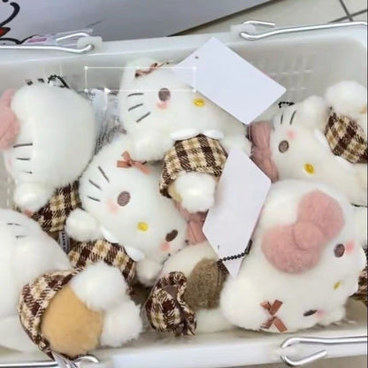 Hello Kitty – Schlüsselanhänger mit Puppe im karierten Kleid