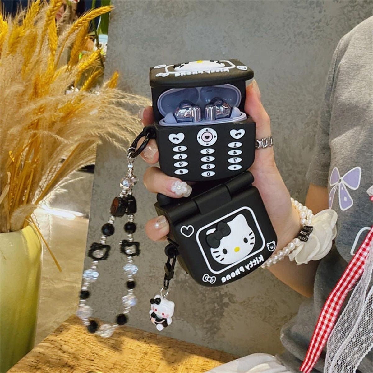 Hello Kitty Black Flip Mirror AirPods Case