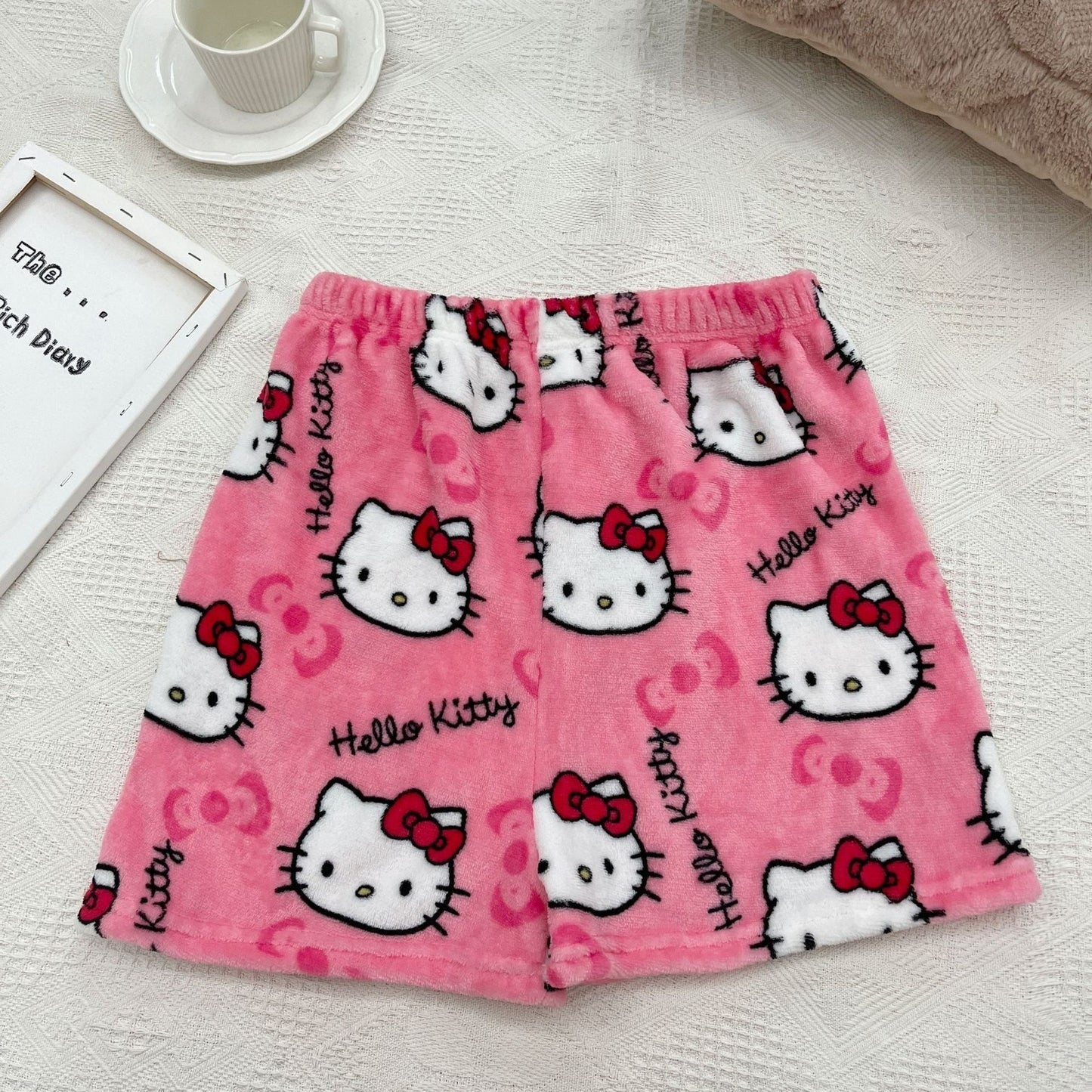Passender Pyjama „Hello Kitty“ 