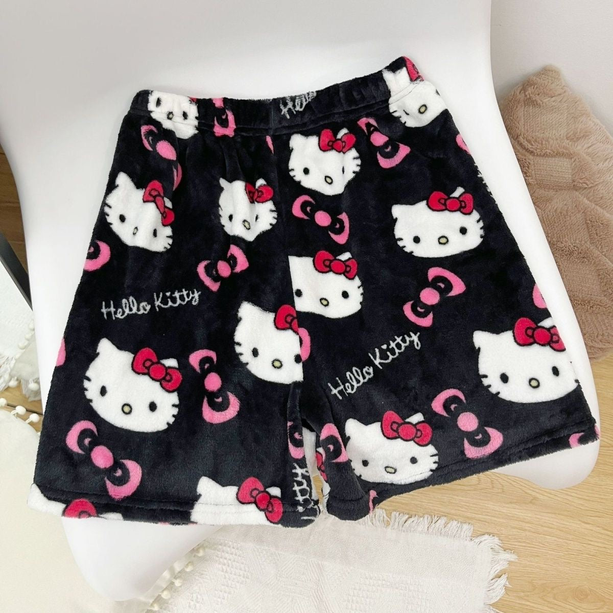 Passender Pyjama „Hello Kitty“ 