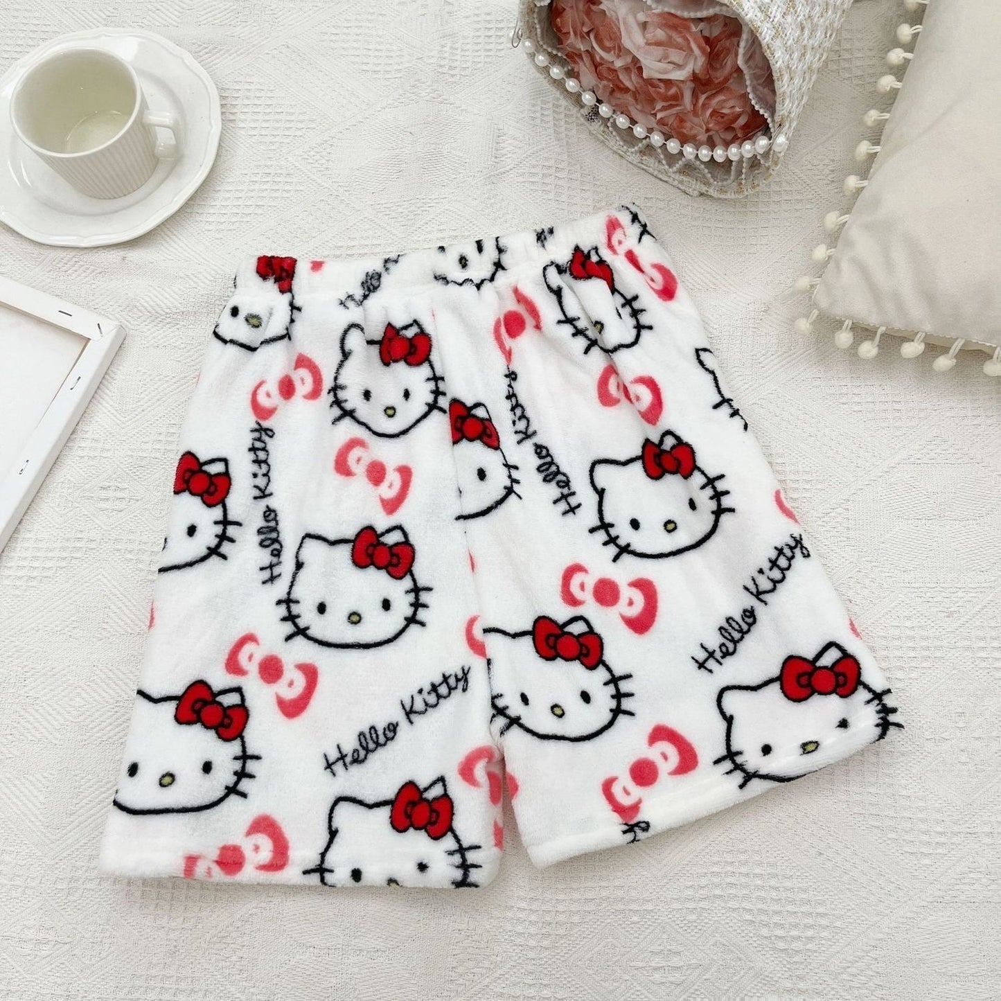 Passender Pyjama „Hello Kitty“ 