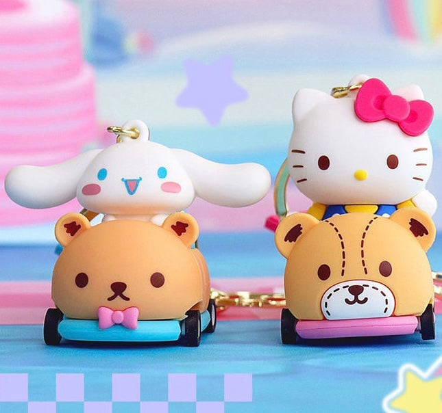 Sanrio auf Rennauto mit rollendem Rad Schlüsselanhänger