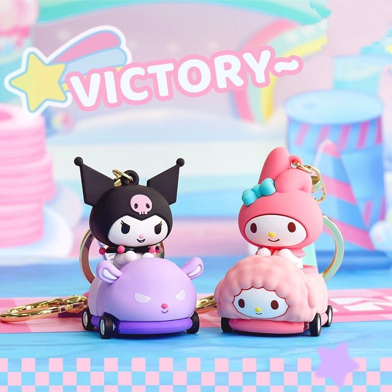 Sanrio auf Rennauto mit rollendem Rad Schlüsselanhänger