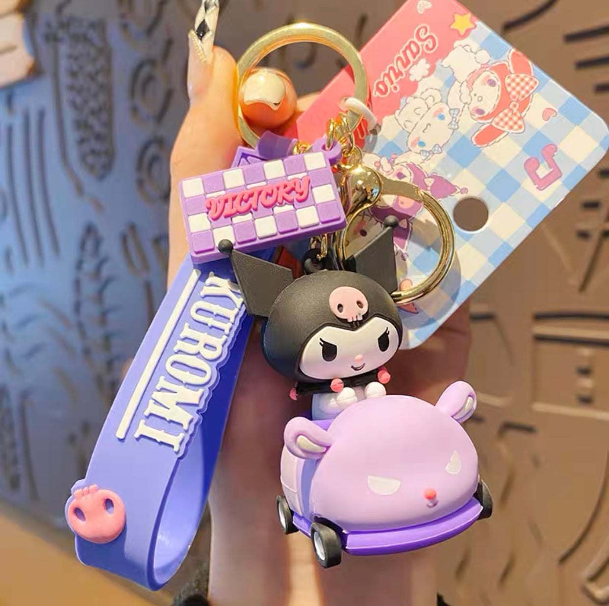 Sanrio auf Rennauto mit rollendem Rad Schlüsselanhänger